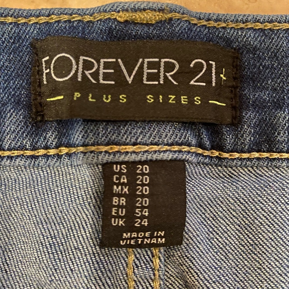 Forever21 Plus Ripped Jeans - Picture 2 of 3